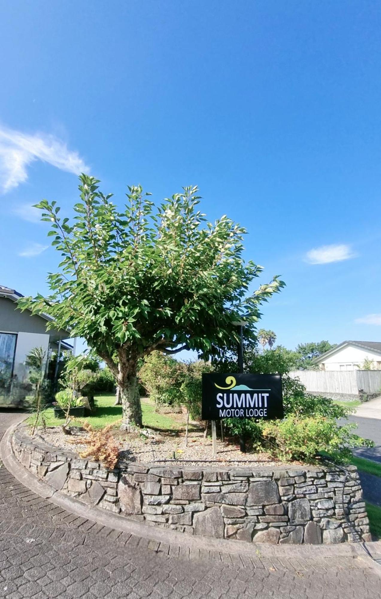 Summit Motor Lodge ตาอูรังกา ภายนอก รูปภาพ