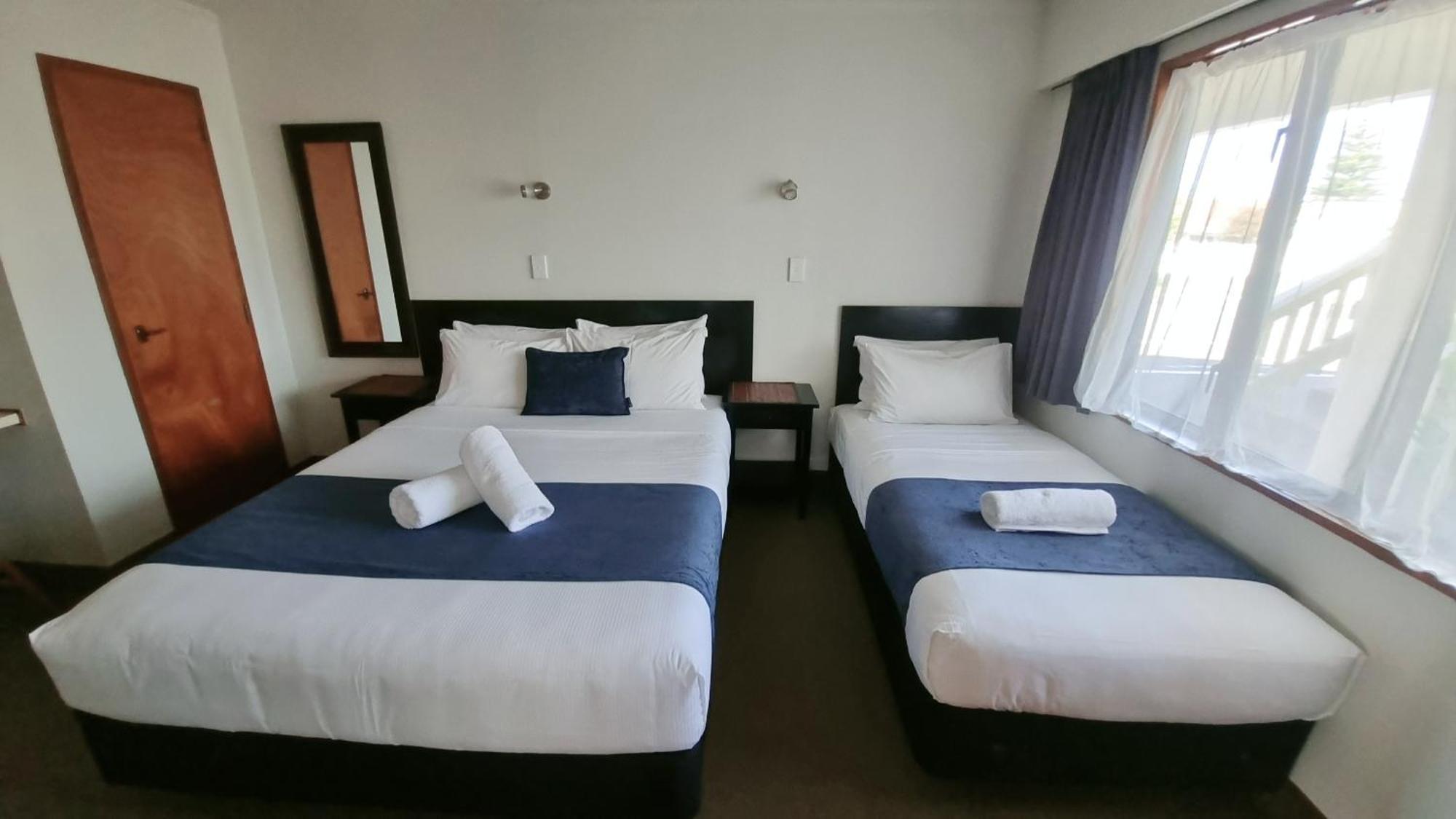 Summit Motor Lodge ตาอูรังกา ภายนอก รูปภาพ